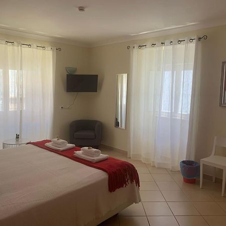 Blue Moon Guesthouse ลากอส ภายนอก รูปภาพ
