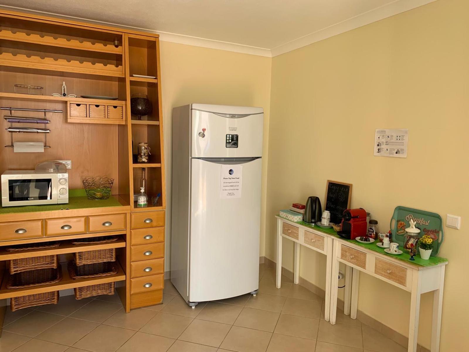 Blue Moon Guesthouse ลากอส ภายนอก รูปภาพ