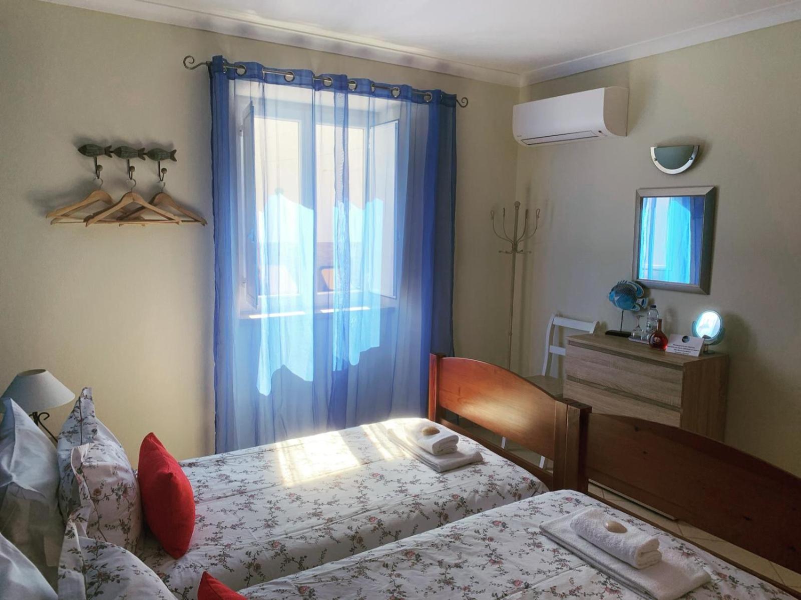 Blue Moon Guesthouse ลากอส ภายนอก รูปภาพ