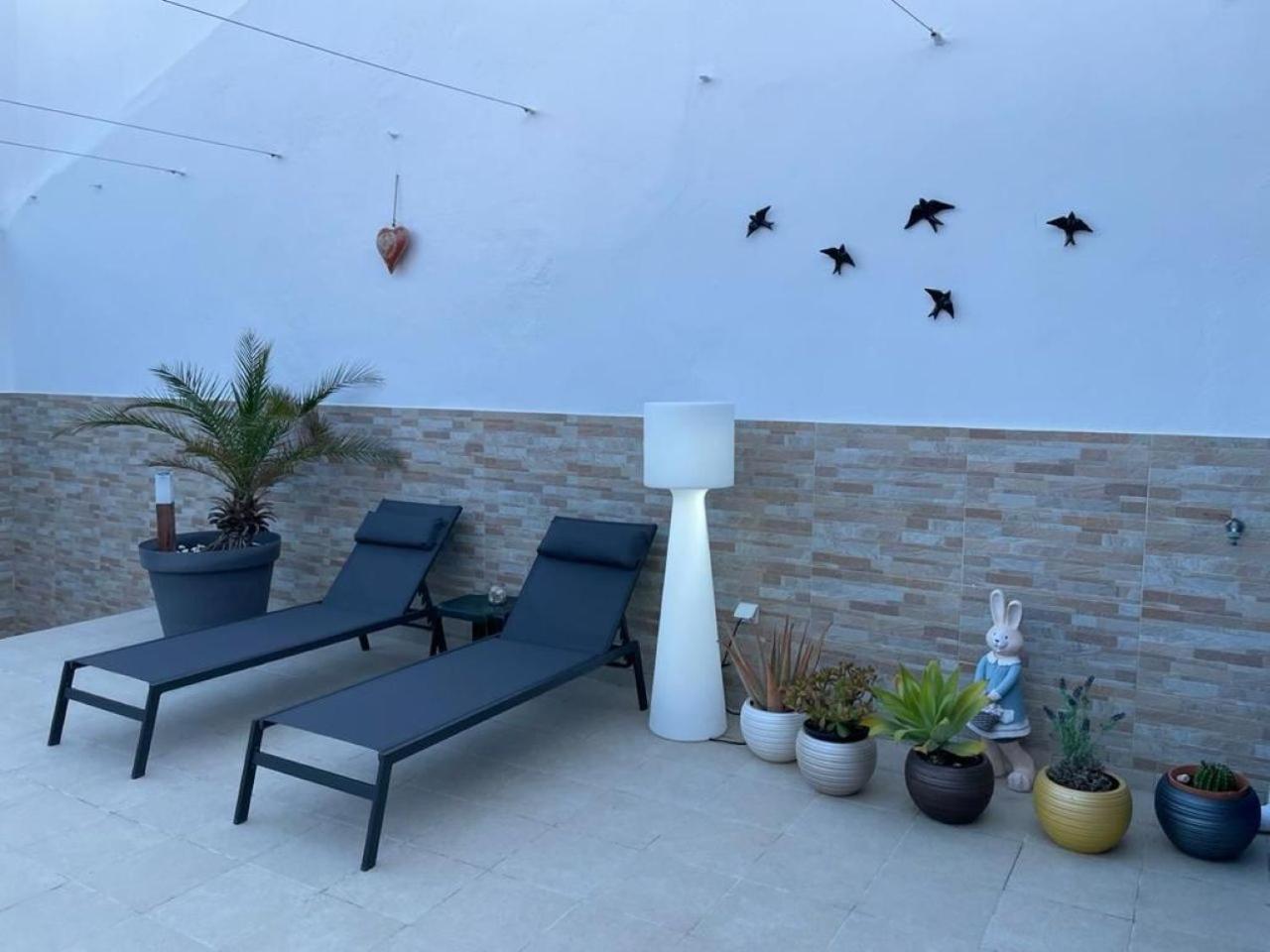 Blue Moon Guesthouse ลากอส ภายนอก รูปภาพ