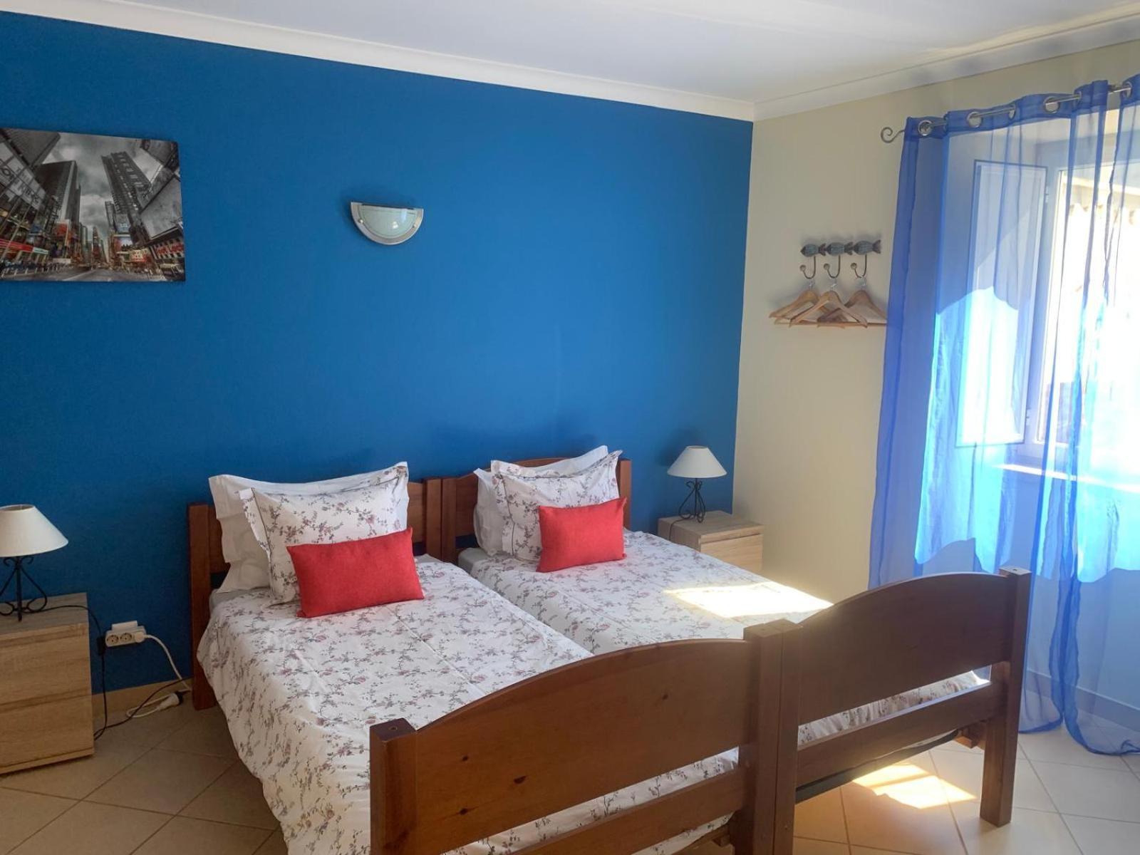 Blue Moon Guesthouse ลากอส ภายนอก รูปภาพ