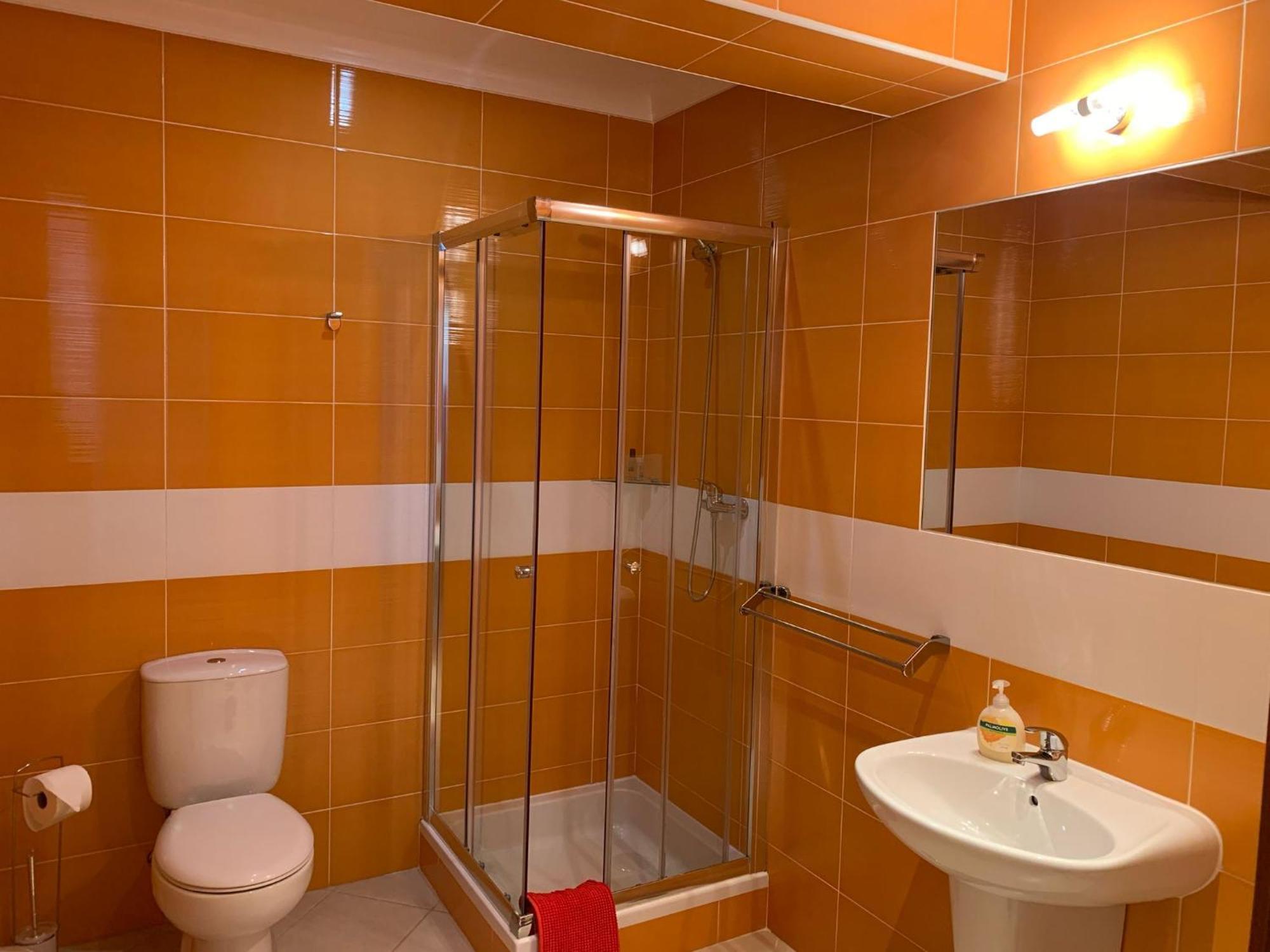 Blue Moon Guesthouse ลากอส ภายนอก รูปภาพ