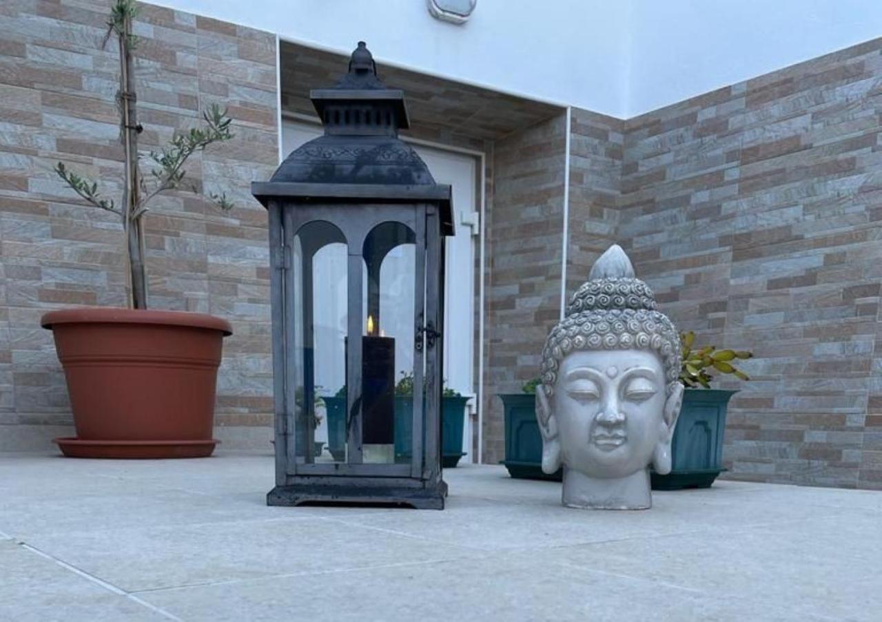 Blue Moon Guesthouse ลากอส ภายนอก รูปภาพ