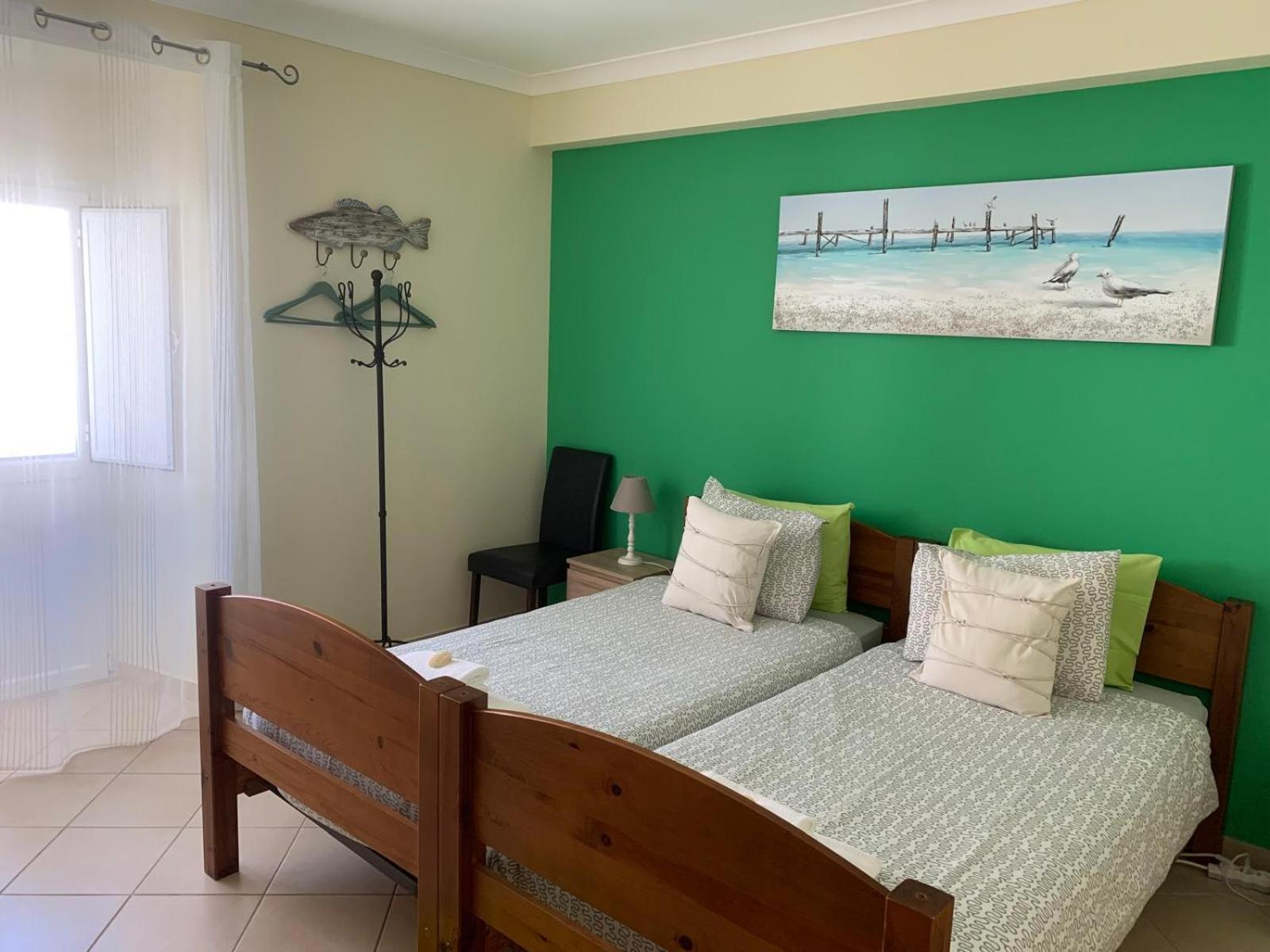 Blue Moon Guesthouse ลากอส ภายนอก รูปภาพ