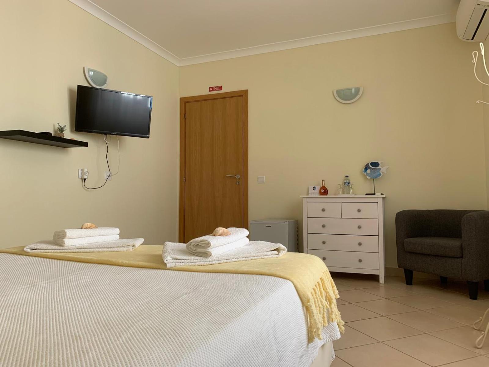 Blue Moon Guesthouse ลากอส ภายนอก รูปภาพ