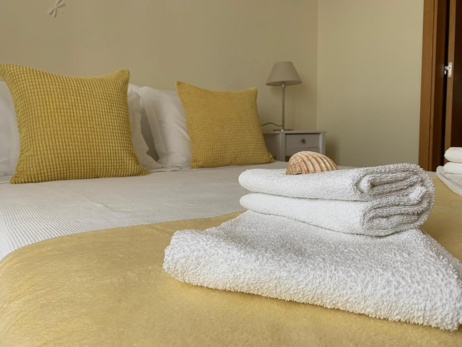 Blue Moon Guesthouse ลากอส ภายนอก รูปภาพ