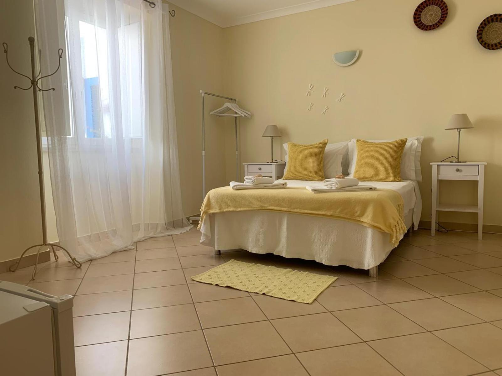 Blue Moon Guesthouse ลากอส ภายนอก รูปภาพ