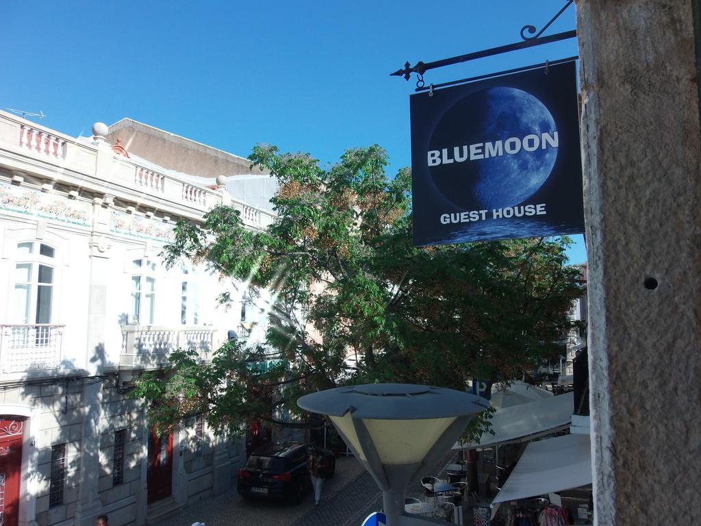 Blue Moon Guesthouse ลากอส ภายนอก รูปภาพ