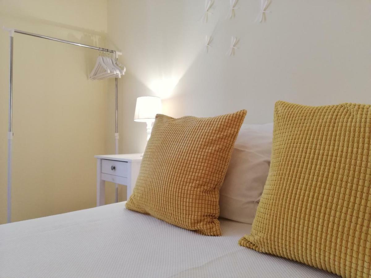 Blue Moon Guesthouse ลากอส ภายนอก รูปภาพ